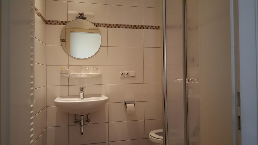 Hotel Ratskeller Luchow Room photo