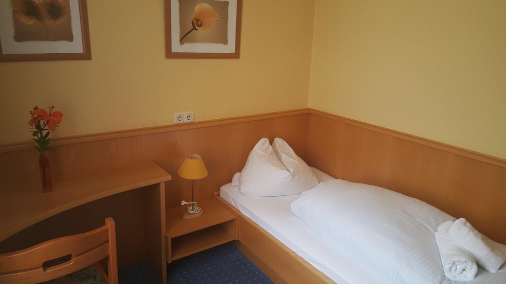 Hotel Ratskeller Luchow Room photo